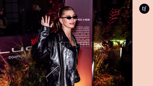Hailey Bieber pose en sous-vêtements sur ces photos iconiques mais controversées