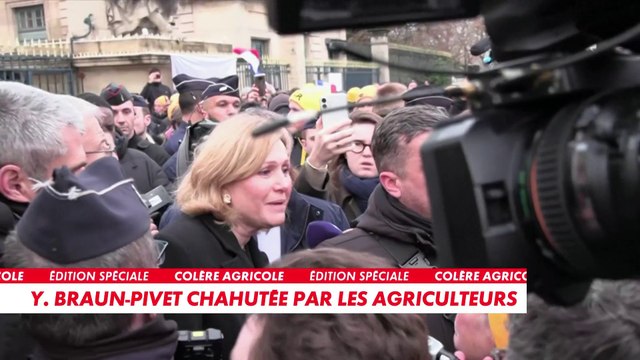 Colère des agriculteurs : Yaël Braun-Pivet chahutée devant l'Assemblée nationale