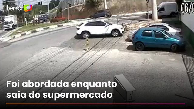 Câmera de segurança registra momento em que ladrões abandonam carro após sequestro de mulher em SP
