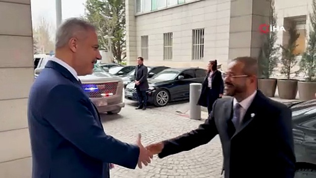 Dışişleri Bakanı Fidan, Umman Sultanlığı Dışişleri Bakanı Al Busaidi ile araya geldi