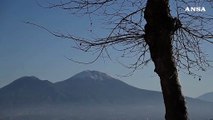 Prima neve dell'anno sul Vesuvio
