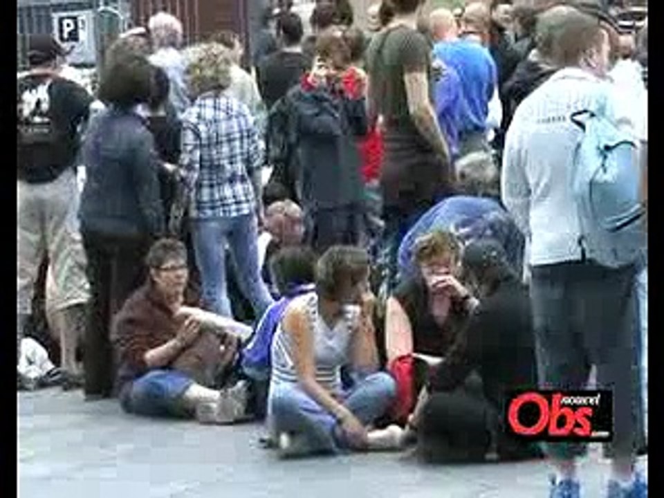 2009 – Johnny Hallyday – 25 mai : Avant le Stade de France, en attendant Johnny (Le Nouvel Observateur)