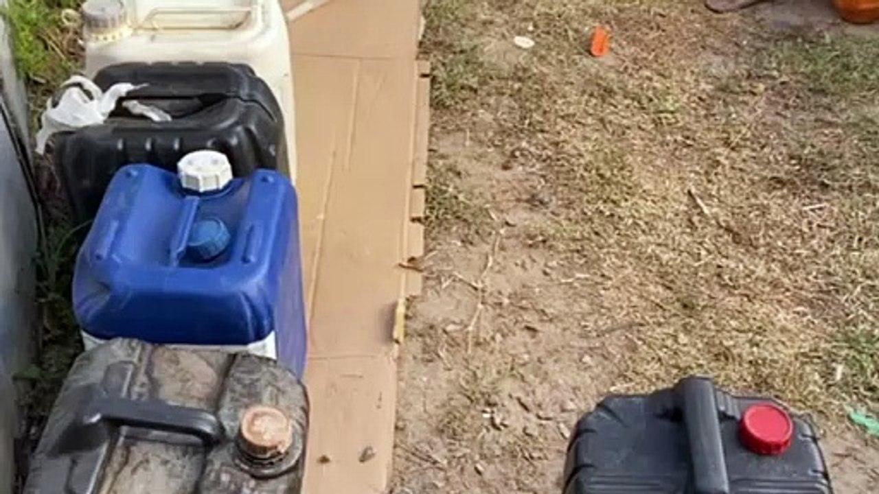 Polícia apreende 400 litros de gasolina irregular em venda clandestina, em Marechal Deodoro