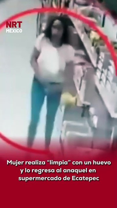 🥚😳 Una mujer fue captada dentro de un supermercado en Ecatepec, donde tomó un huevo del anaquel, lo utilizó para realizarse una supuesta “limpia” y posteriormente lo regresó al mismo lugar.