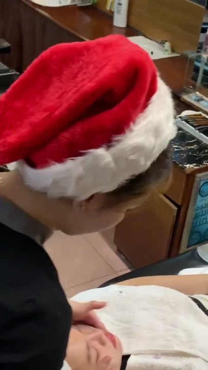 «A time for giving.» #barbershop #massage