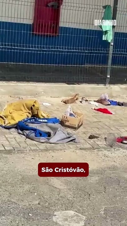 Vítima é esfaqueada em frente de escola municipal