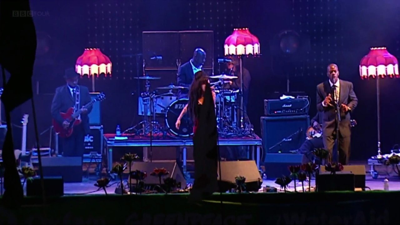 Hey Little Rich Girl (The Specials cover) - Amy Winehouse (live)