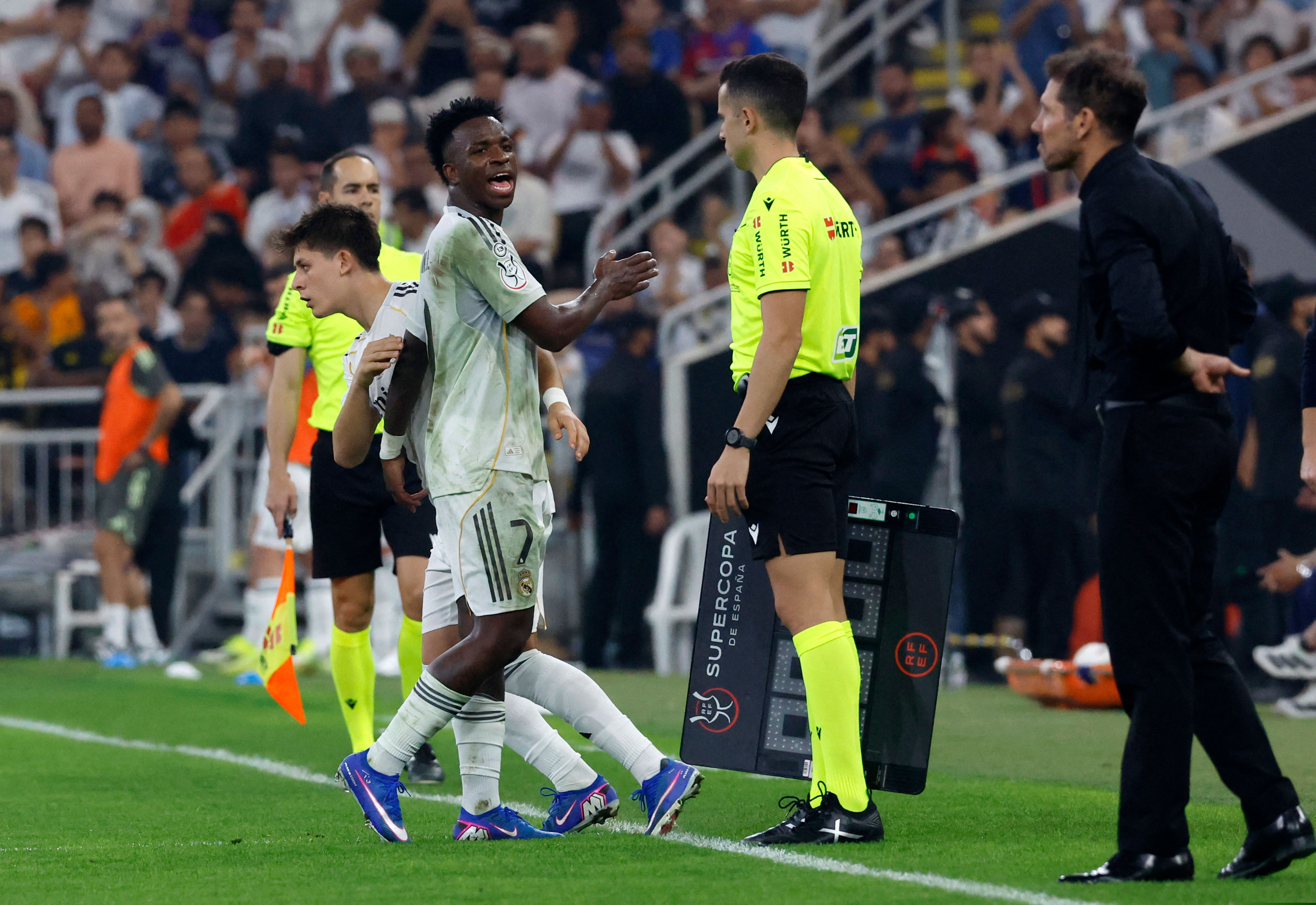 Vinicius and Simeone clash in Supercopa Madrid Derby
