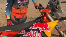 Llegó sin cubierta trasera: así terminó la etapa 5 del Dakar un compañero de Luciano Benavides
