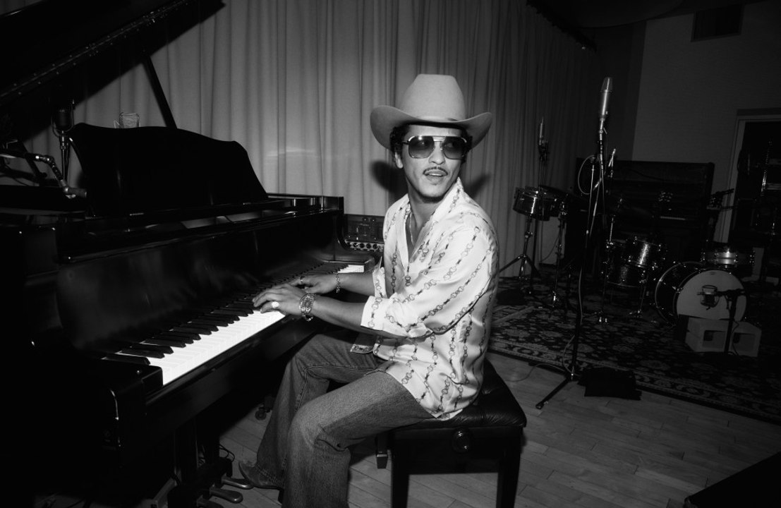 ブルーノ・マーズ、ニューアルバム『The Romantic』を2月27日リリース