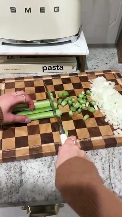 Asmr cook with me! 🤍👩🏽_🍳 Lmk if you want more cooking reels like this! Also don’t forget to