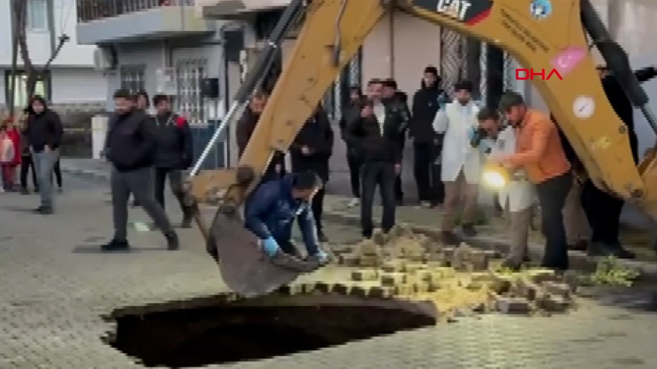 Yol çöktü insan kafatası ve kemikler ortaya çıktı