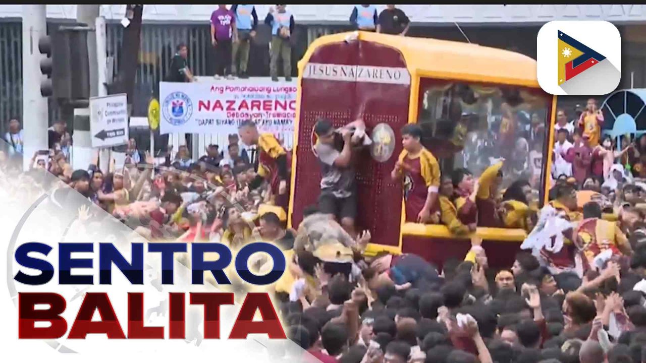 Mga deboto, kanya-kanya ng diskarte para mahawakan at masilayan ang Imahen ng Poong Hesus nazareno sa bahagi ng Palanca St. at Ayala Bridge | ulat ni Cleizl Pardilla