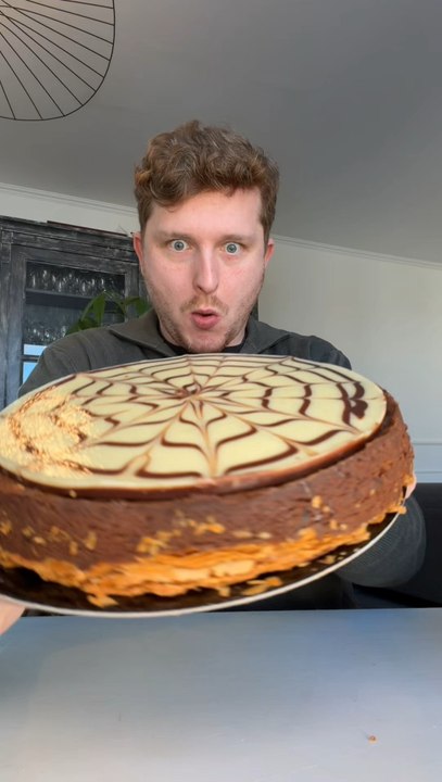 Galette des rois de Christophe Michalak 😍✨Une galette des rois façon mille-feuille, avec ganache chocolat et pépites de chocolat, inspirée du dessert mythique 🍫✨Bon… j’ai pas eu ma couronne 👑Le roi ne sera donc pas consacré 😂