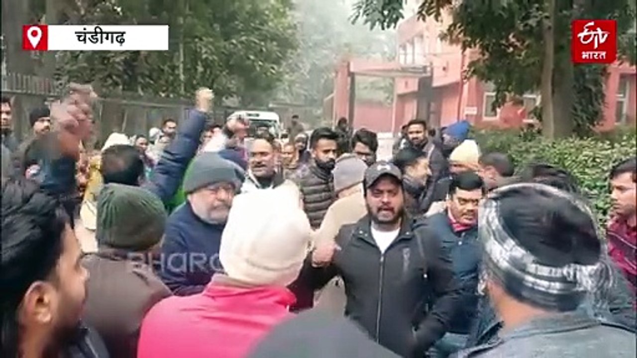चंडीगढ़ में पार्षद सुमन शर्मा की जेठानी की गिरफ्तारी के बाद सियासी बवाल, मनीमाजरा थाने में बीजेपी नेताओं ने जताया विरोध
