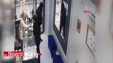 Silahla soymaya geldiği kuyumcu azarlayınca kaçtı; o anlar kamerada