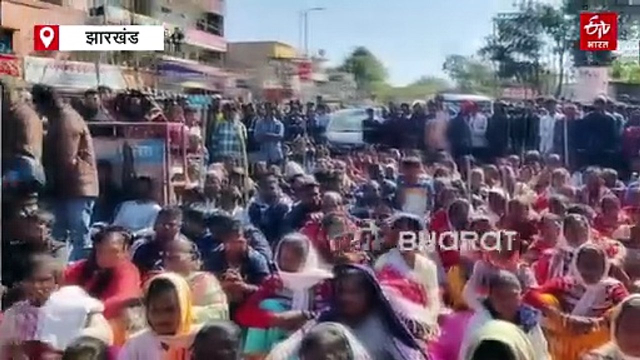 सोमा मुंडा हत्याकांड से उबल उठा खूंटी, आदिवासी समाज का बंद रहा सफल, प्रशासन को सौंपा मांग पत्र