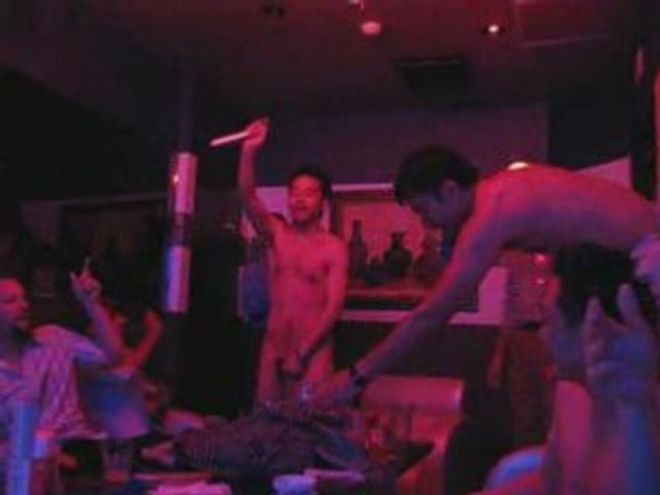 Karaoke avec Eric Monica et pleins de Japonais tout nu !