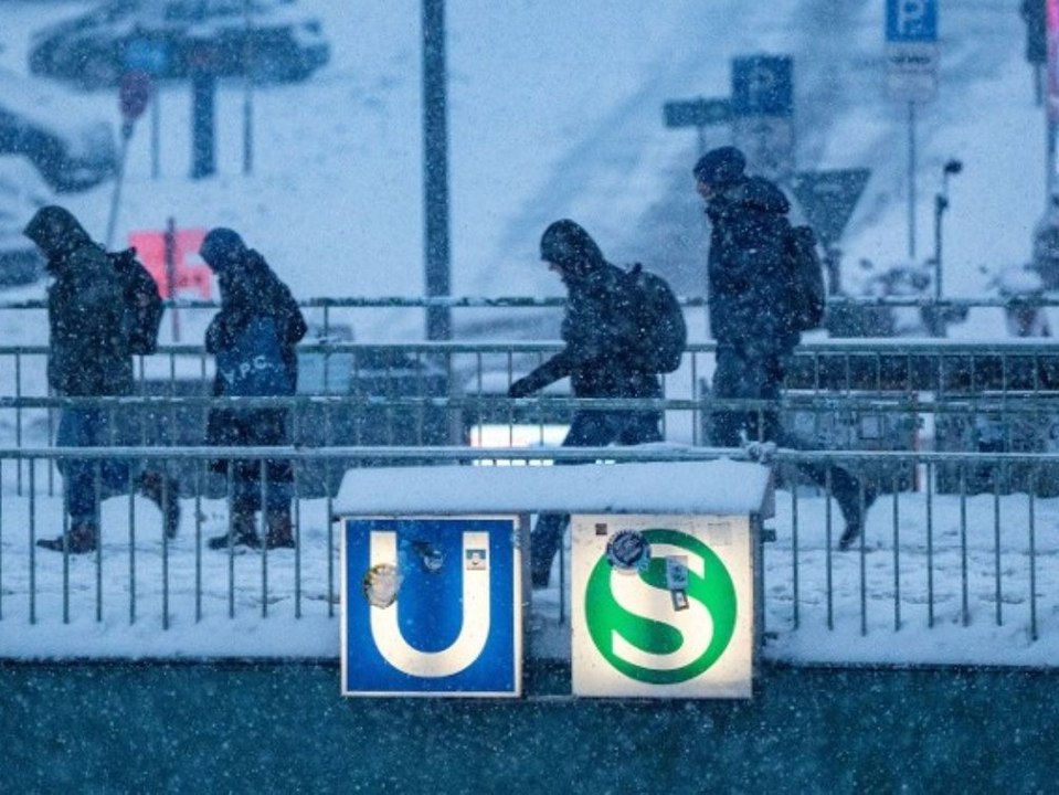 Sturmtief Elli: Deutschland versinkt im Schneechaos