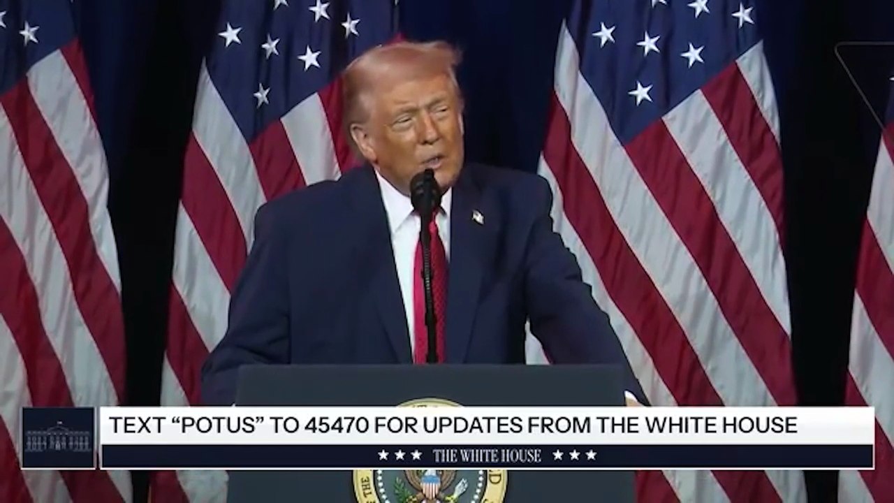 Trump afirma que EEUU atacará pronto por "tierra" los cárteles que "dirigen" México