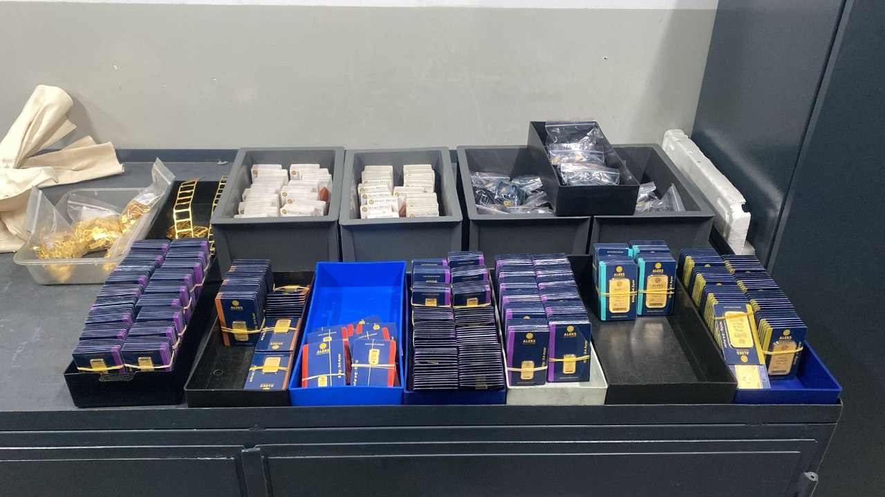 İstanbul’da mali suç örgütüne yönelik operasyon: Milyonlarca liralık altın ve senet ele geçirildi, 7 şüpheli gözaltında