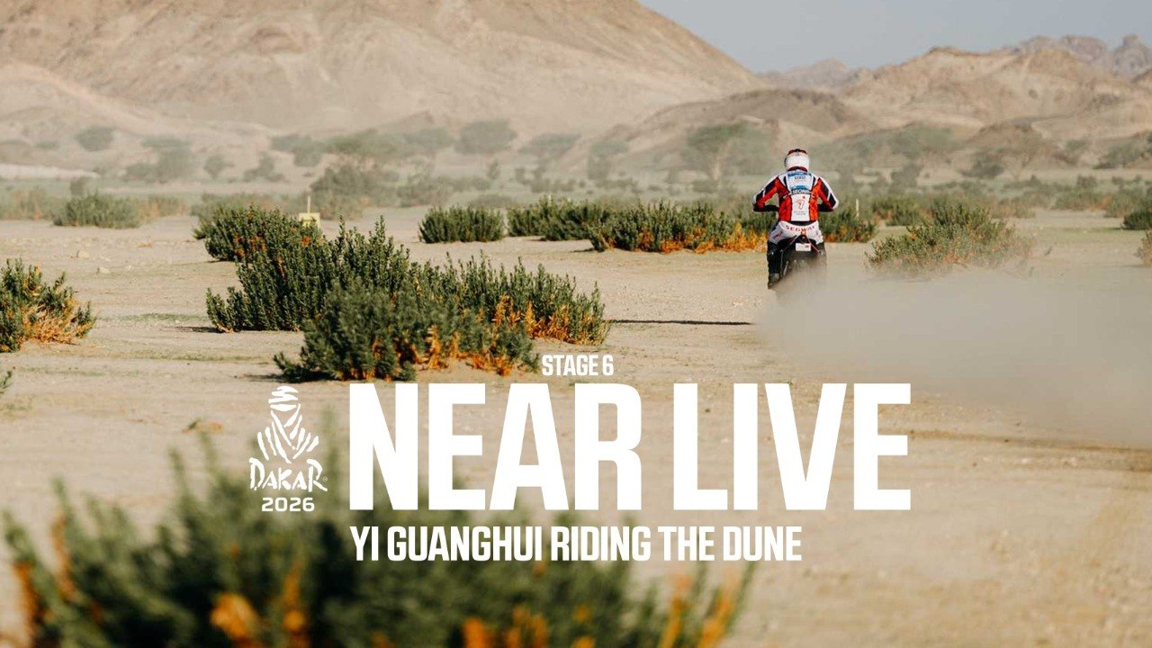 Yi Guanghui riding the dune