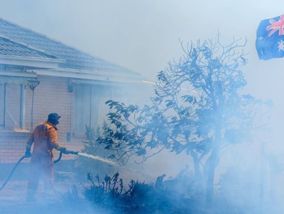 Meterhohe Flammen: Waldbrände in Australien eskalieren