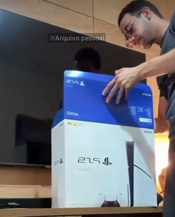 Homem compra PS5 pela internet e recebe saco de farinha