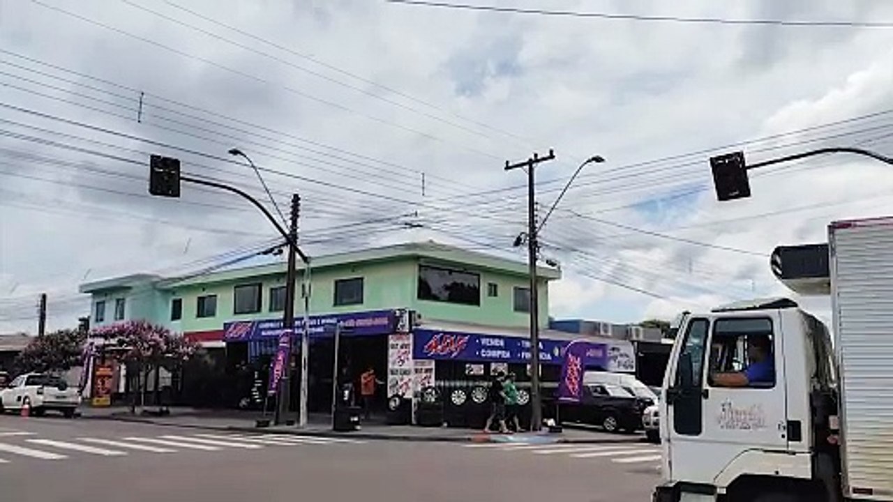 Em menos de 1 minuto, semáforos inoperantes voltam a funcionar após manutenção da Transitar