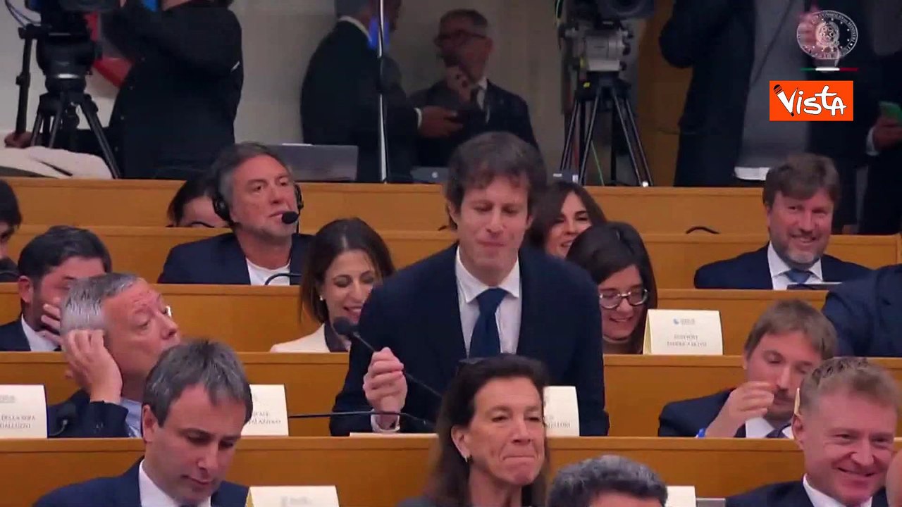 Meloni scherza con i giornalisti: Io al Quirinale? Mi piacerebbe lavorare a pagamento con Fiorello