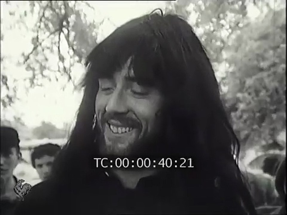 1966 – Johnny Hallyday – 26 juillet : “La guerre des cheveux longs” (Archives Pathé)