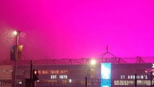 Pinker Himmel: Fußballstadion bringt Birmingham zum Leuchten