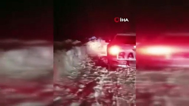 Hakkari’de çığ düşmesi sonucu çok sayıda araç yolda mahsur kaldı
