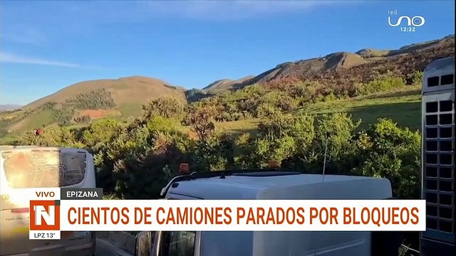 PASAJEROS PASAN BLOQUEOS A PIE