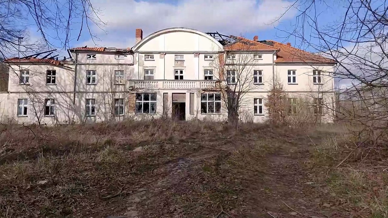 Kotun pałacyk ruina