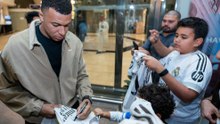 Así fue la llegada de Mbappé a Arabia Saudí: expectación y autógrafos del 'fichaje' de Xabi Alonso
