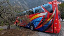 扯！遊覽車闖信義梅區變「卡」車 司機動手折樹犯眾怒
