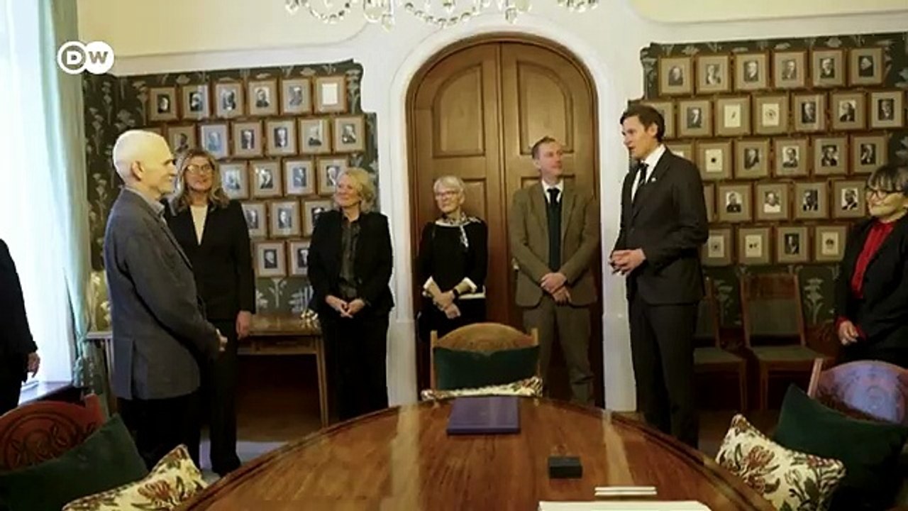 Алесю Беляцкому лично вручили Нобелевский диплом