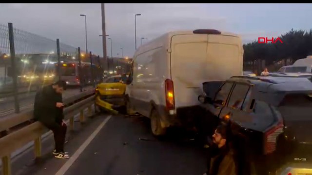 Yenibosna D-100 Karayolu'nda 6 aracın karıştığı zincirleme kaza