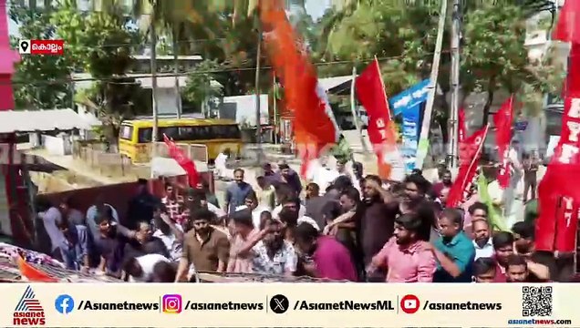 'വേണുവിൻ്റെ കുടുംബത്തോട് നീതി പാലിക്കുക' ; ചവറ MLAയുടെ ഓഫീസിലേക്ക് പ്രതിഷേധ മാർച്ച്