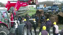 Le blocage des agriculteurs autour du dépôt de carburant de Bassens, près de Bordeaux, en cours d’évacuation