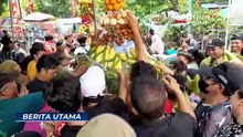 Tradisi Sedekah Bumi di Surabaya, Warga Berebut Gunungan Tumpeng | BERITA UTAMA