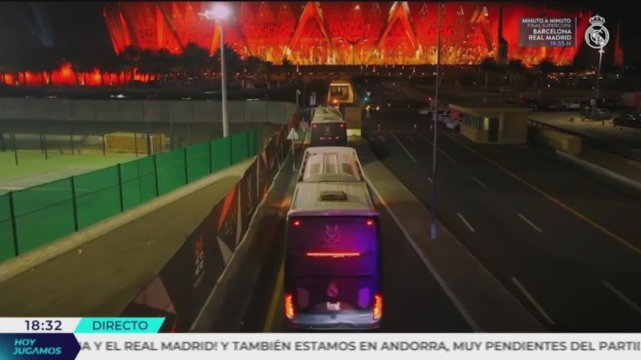 Llegada del Real Madrid al Estadio de la final de la Supercopa de España