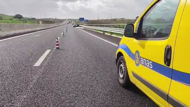 Maltempo, attimi di paura sulla Sassari ??Olbia: un articolato scoperchiato dalle raffiche di vento ??VIDEO