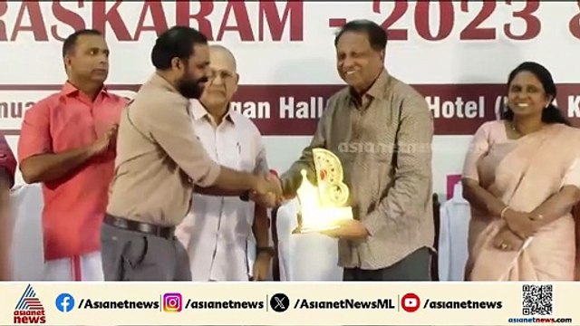 കേരളീയം വി.കെ.മാധവൻ കുട്ടി മാധ്യമ പുരസ്കാരം ഏറ്റുവാങ്ങി കെ.എം.ബിജു