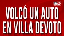 Mañana accidentada en la ciudad: impresionante choque y vuelco en Villa Devoto