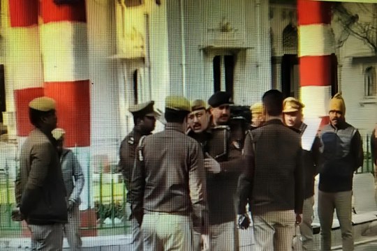KGMU धर्मांतरण और यौन शोषण मामला, हंगामे के बाद परिसर में भारी पुलिस फोर्स तैनात