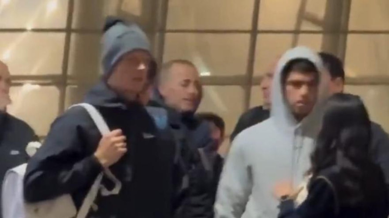 Sinner e Alcaraz inseparabili: dopo l'esibizione a Seul, partono insieme per l'Australia