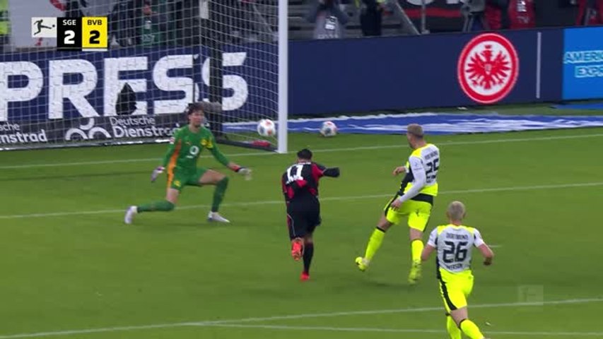 Eintracht Francfort : Arnaud Kalimuendo décisif pour sa première (vidéo)