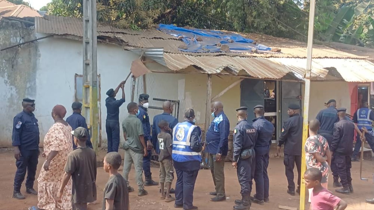La police guinéenne demantèle les encombrants physiques à conakry